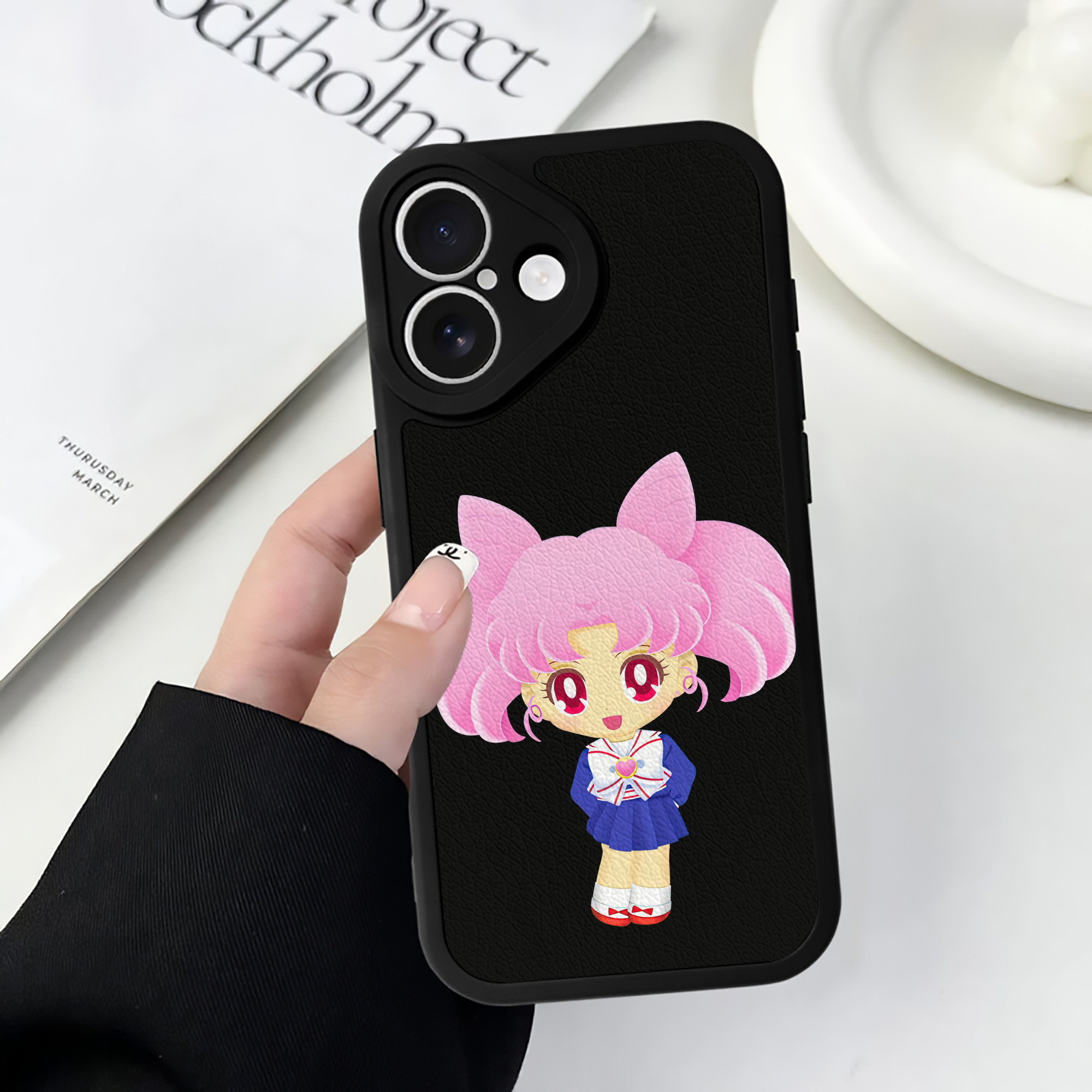 （画像用） 美少女戦士セーラームーン ちびうさ Sailor Moon Chibiusa Tsukino Usagi Small Lady Serenity 【iPhone 16シリーズ対応】シリコンスマホケース（レザー調） 材質：シリコン